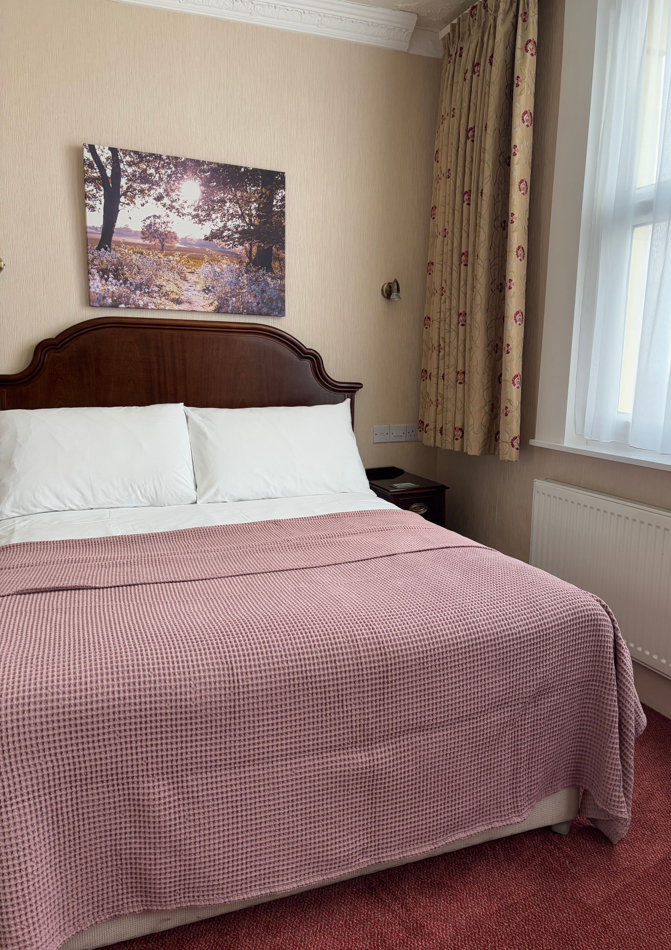 Quarto casal standard, 1 cama de casal | Roupas de cama antialérgicas, cofres nos quartos