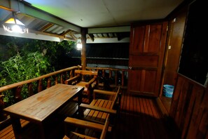 Standard Twin Room | Terrace/patio