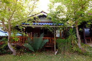 Exterior - Banputawan Guesthouse (Khun Yuam)