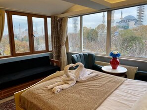 Free minibar, individually decorated, individually furnished, desk - Optimist Hotel (Istanbul)