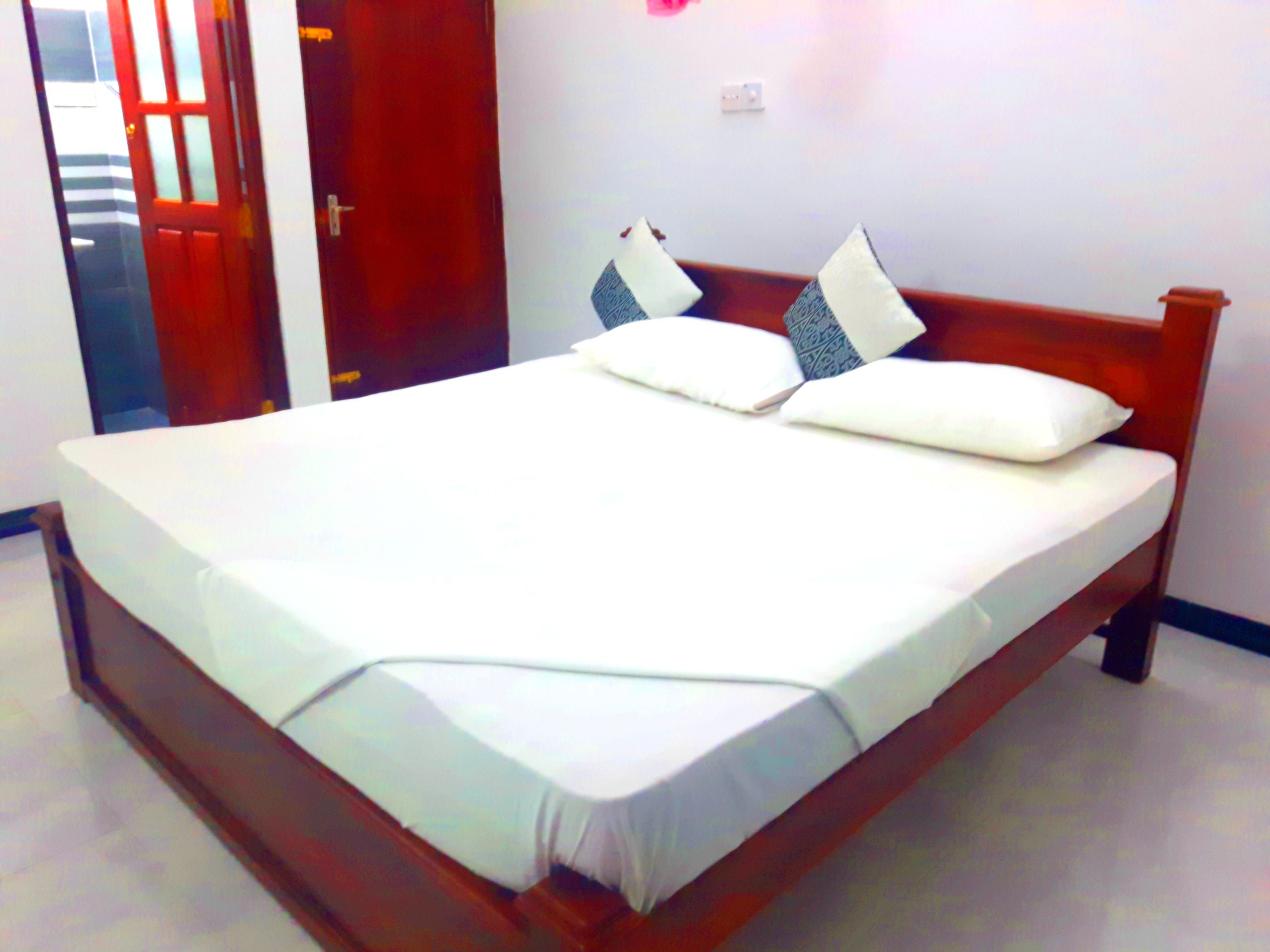 Standard Room, 1 Double Bed, Garden View, Garden Area | Premium bedding, in-room safe, desk, iron/ironing board