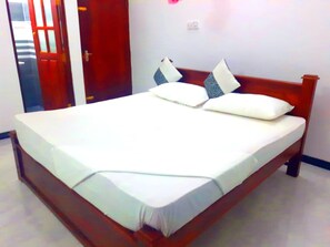 Phòng Tiêu chuẩn, 1 giường đôi, quang cảnh vườn, khu vực vườn | Bộ đồ giường cao cấp, két bảo mật tại phòng, bàn 