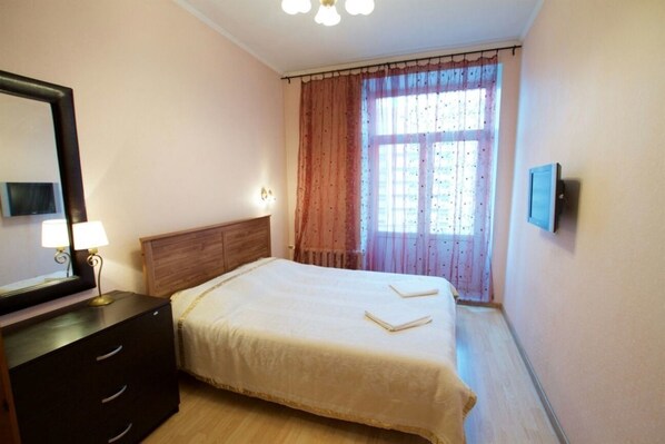 1 bedroom, iron/ironing board, free WiFi