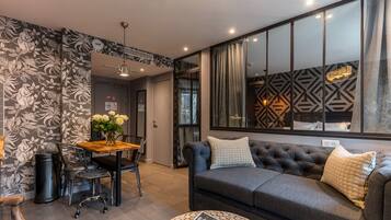 Apartment | Living area | 32-inch flat-screen TV with digital channels, TV