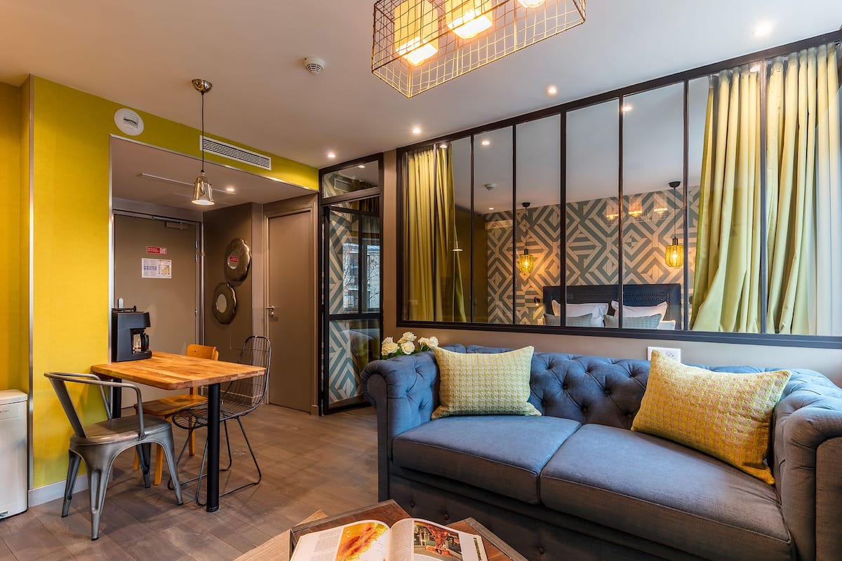 Design Penthouse, Kitchen | Ruang tamu | 32 inci televisyen skrin rata dengan digital, TV