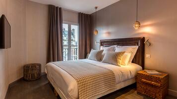 Be You Apartment - La So Nude | 1 bedroom, premium bedding, pillowtop beds, in-room safe