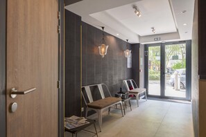 Lobby - Be You Apartment (Paris)