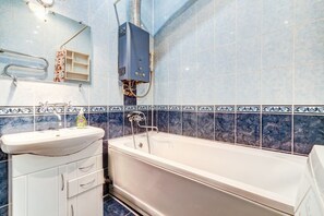 Apartment, 2 Schlafzimmer | Badezimmer | Duschwanne, Haartrockner, Handtücher