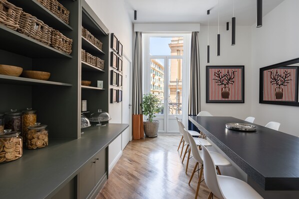 Daily continental breakfast (EUR 5 per person)