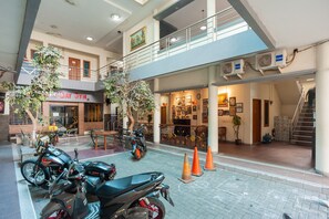 Front of property - RedDoorz Plus near Universitas Indonesia (Depok)