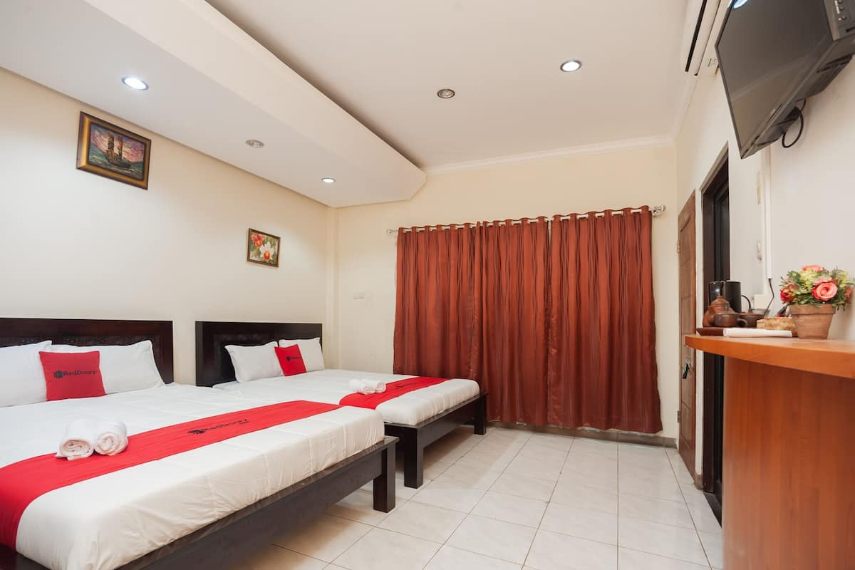 Premium Twin Room | Desk, free WiFi, bed sheets