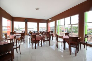 Restaurant - RedDoorz Plus @ Timoho (Yogyakarta)