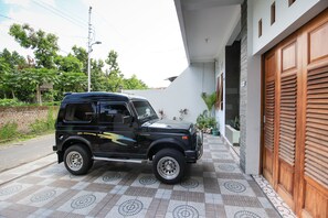Free self-parking - RedDoorz Plus near Taman Sari (Yogyakarta)