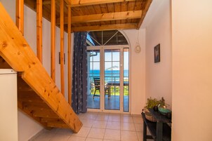 Apartamento, 2 quartos, vista para o mar | Área de estar | TV LED