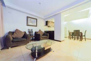 Family Suite | Desk, free WiFi - RedDoorz Plus @ Project 6 Quezon City (Quezon City)