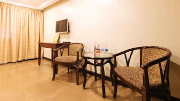Twin Room | Desk, free WiFi