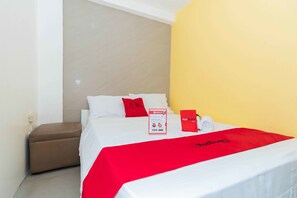 Standard Room | Free WiFi - RedDoorz @ DBuilders Rooms Ph1 Taguig (Taguig)