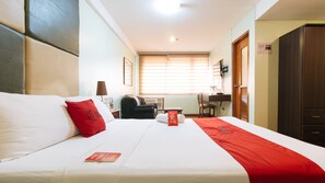 Double Room - RedDoorz @ Timog Avenue Quezon City (Quezon City)