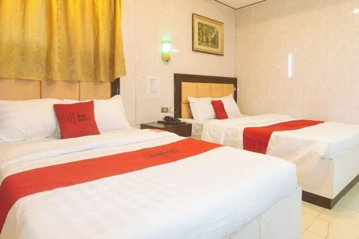 Minibar, free WiFi, bed sheets