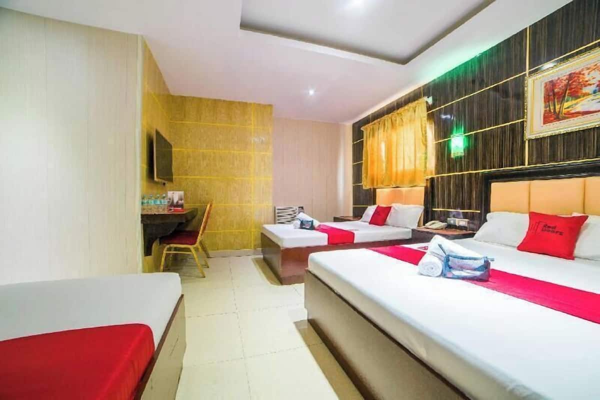 Minibar, free WiFi, bed sheets