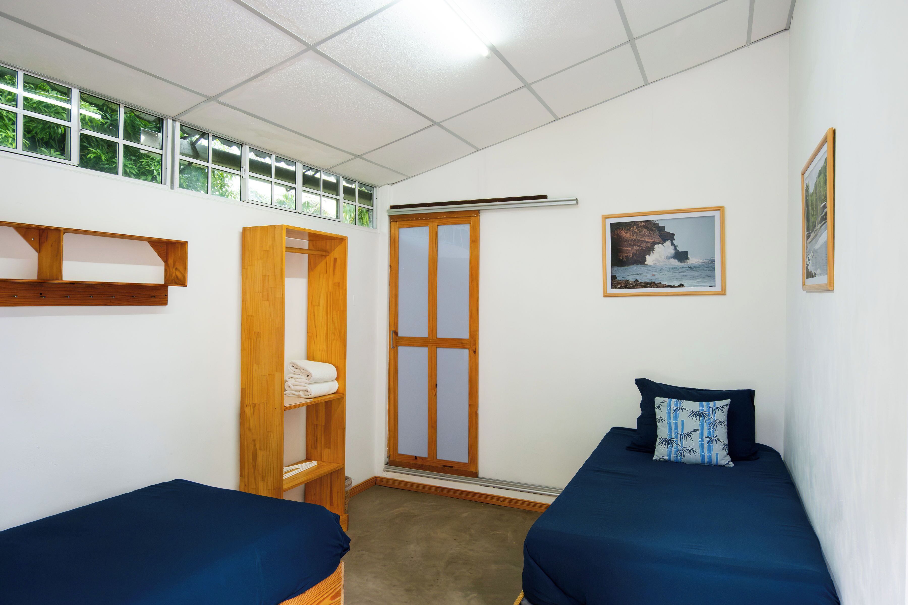 Economy Room (La Derecha) | Free WiFi, bed sheets