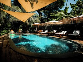Outdoor pool, pool umbrellas, sun loungers