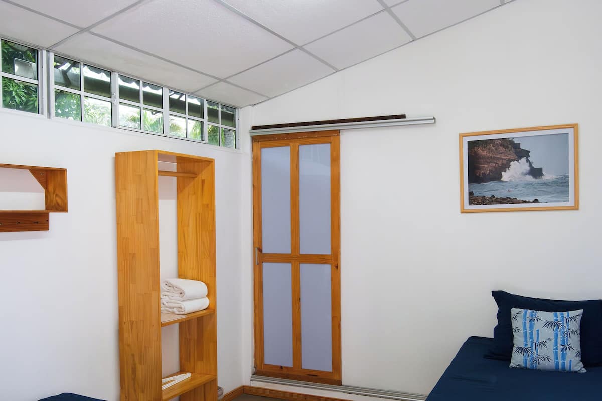 Economy Room (La Derecha) | Gratis Wi-Fi, sengetøj