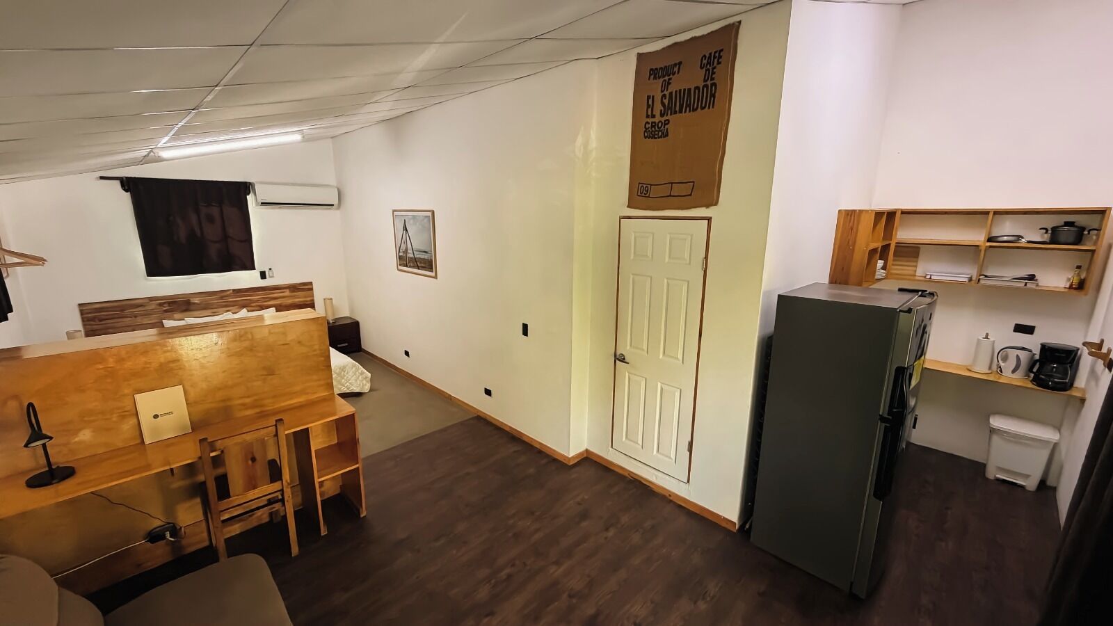 Estudio Premium, 1 cama de matrimonio grande con sofá cama, terraza (with Hot Water) | Wifi gratis y ropa de cama