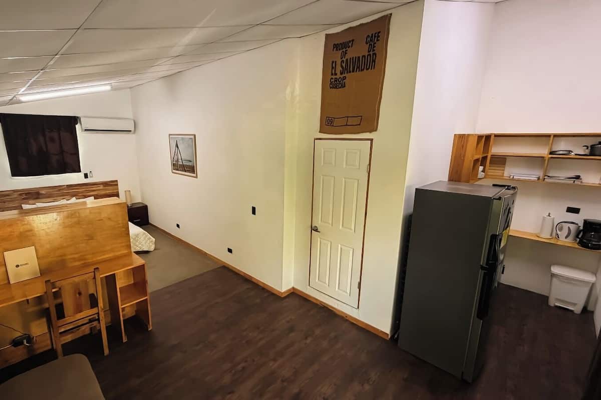 Premium-studiolejlighed - 1 kingsize-seng med sovesofa - terrasse (with Hot Water) | Gratis Wi-Fi, sengetøj