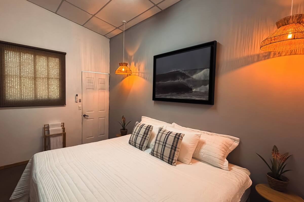 Habitacion Superior Cama King -La Izquierda with Hot Water | Down comforters, WiFi (free), bed sheets