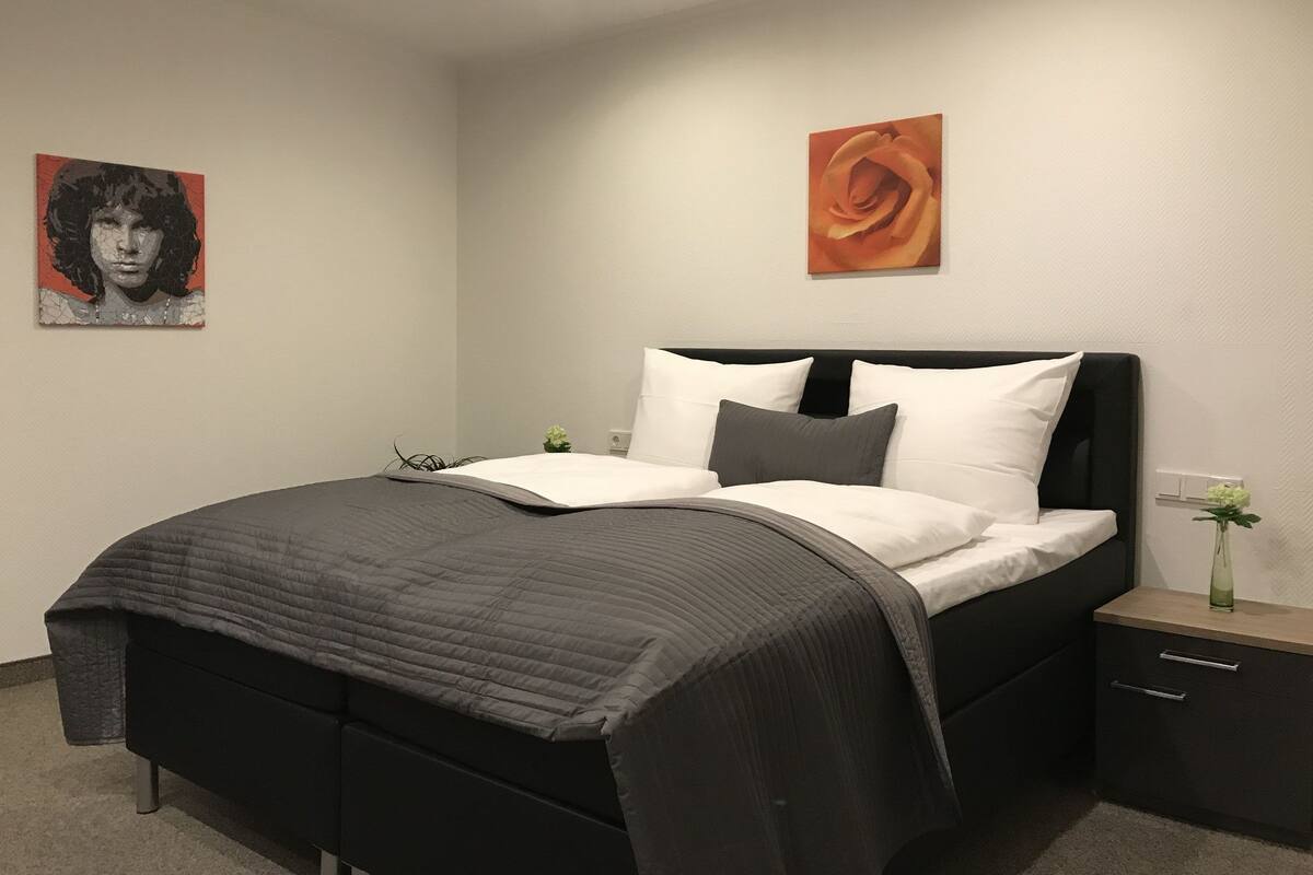 Deluxe Double Room | In-room safe, desk, soundproofing, WiFi (free)