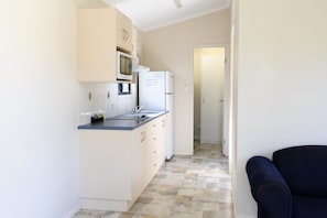 Private kitchen - BIG4 Cania Gorge Holiday Park (Cania)