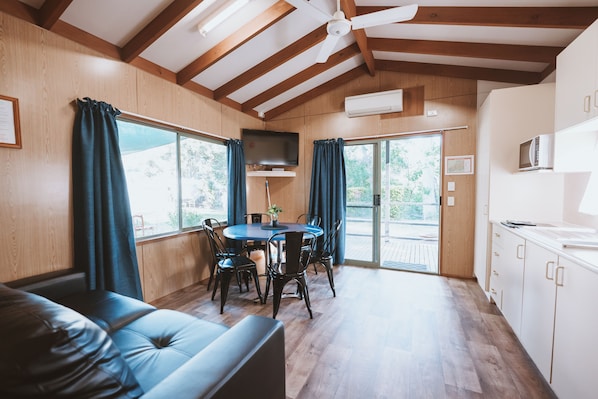 Villa, 2 chambres | Coin séjour