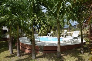 Outdoor pool, sun loungers - Eullen Villa (Arthurs Seat)