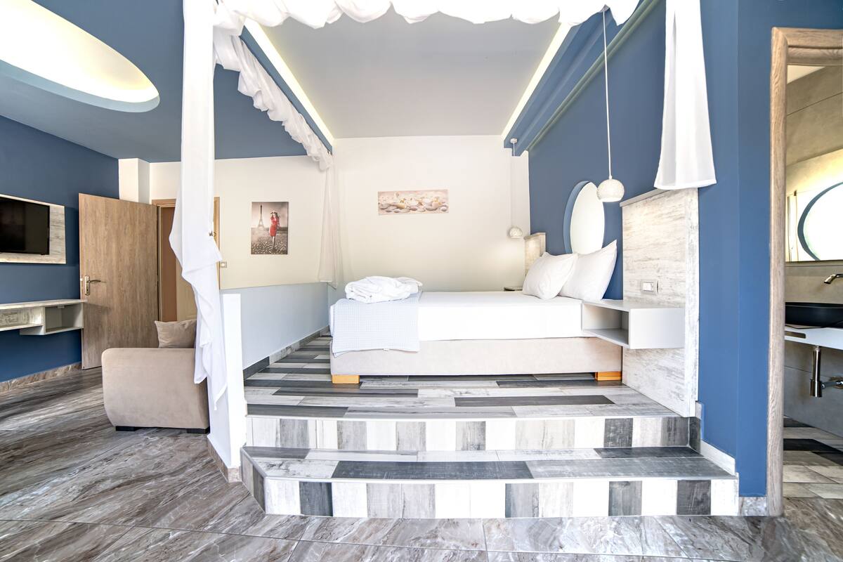 grand suite, 2 bedrooms | 1 bedroom, egyptian cotton sheets, premium bedding, in-room safe