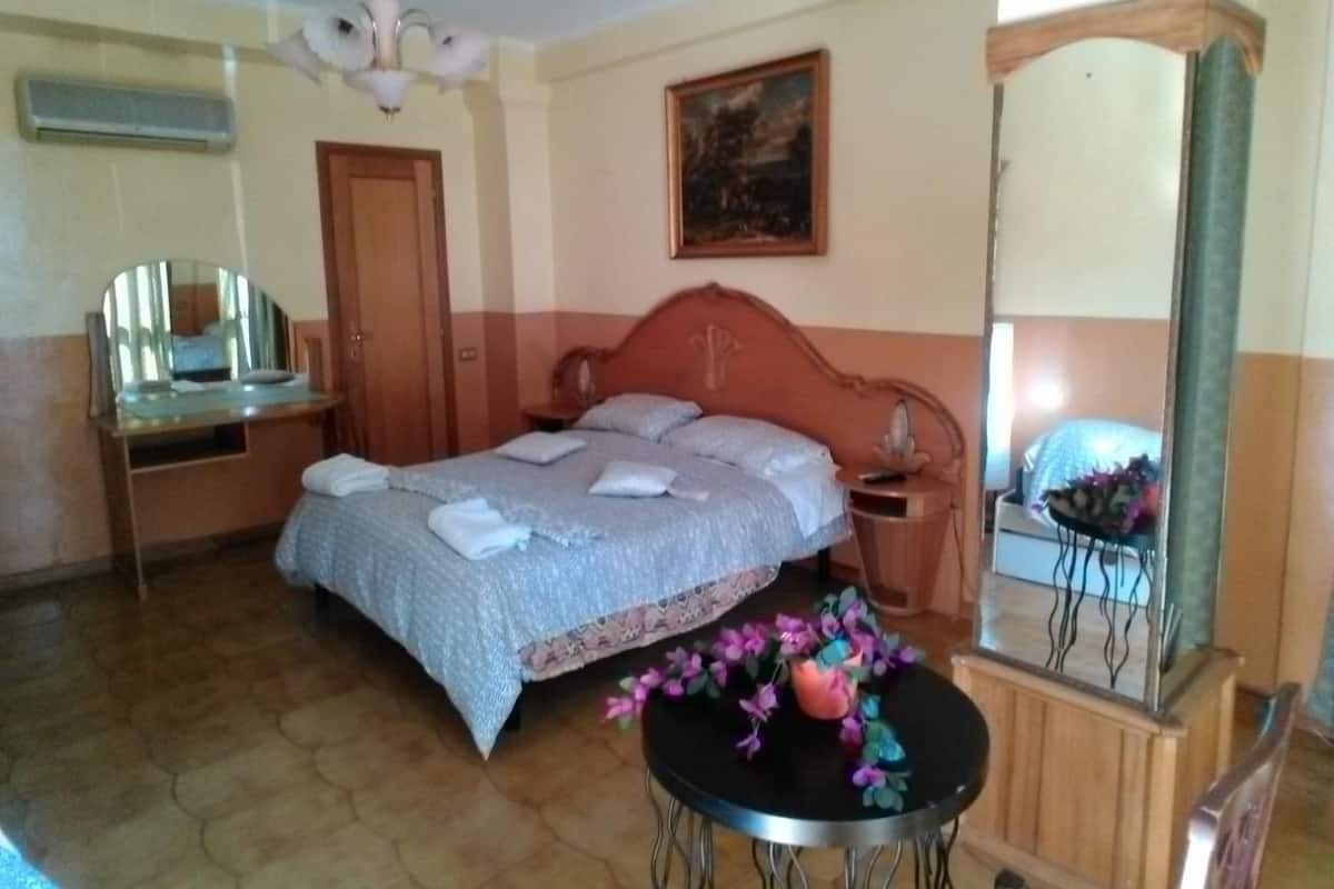 Classic Double or Twin Room, Private Bathroom