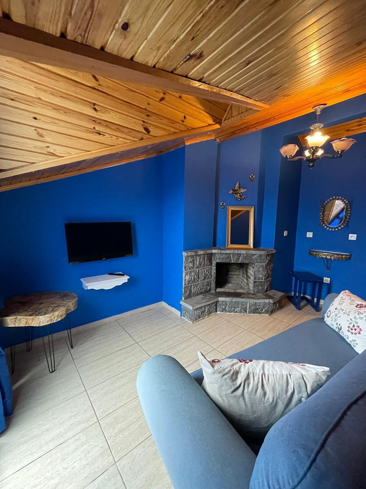 double room, fireplace (mavi teras) | living room | 40-inch lcd tv with satellite channels, tv, fireplace