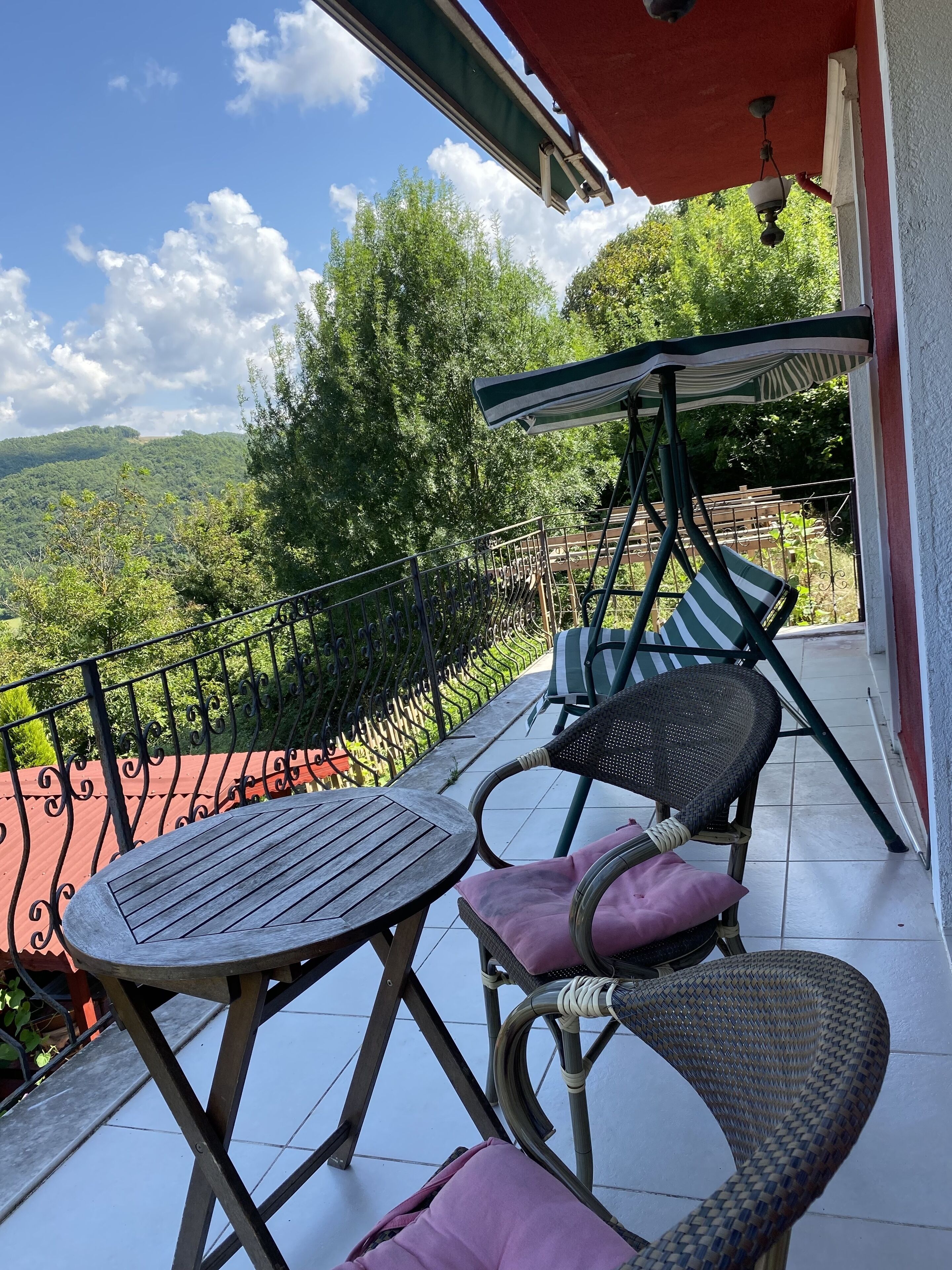 独特双人房, 1 张特大床, 按摩浴缸, 山景 (Kirmizi ) | 阳台