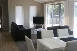 House, 3 Bedrooms | Living room - Malbecs (Lake Tyers Beach)