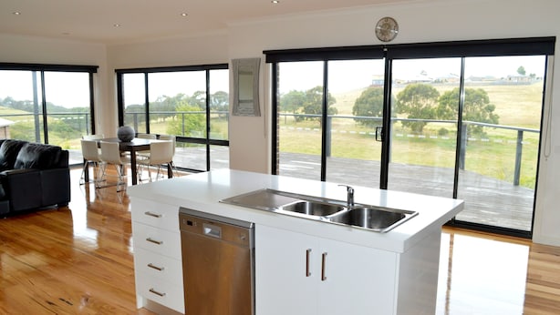 Casa, 5 quartos | Cozinha privada | Cafeteira/chaleira, geladeira, micro-ondas, fogão