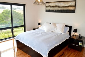 House, 5 Bedrooms | 5 bedrooms, iron/ironing board, bed sheets - Platinums Views (Lake Bunga)