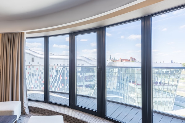 Studio Suite, 1 Queen Bed, Bathtub | City view