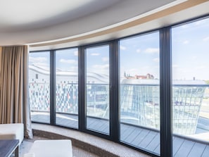 Studiosvit - 1 queensize-säng - badkar | Utsikt mot staden