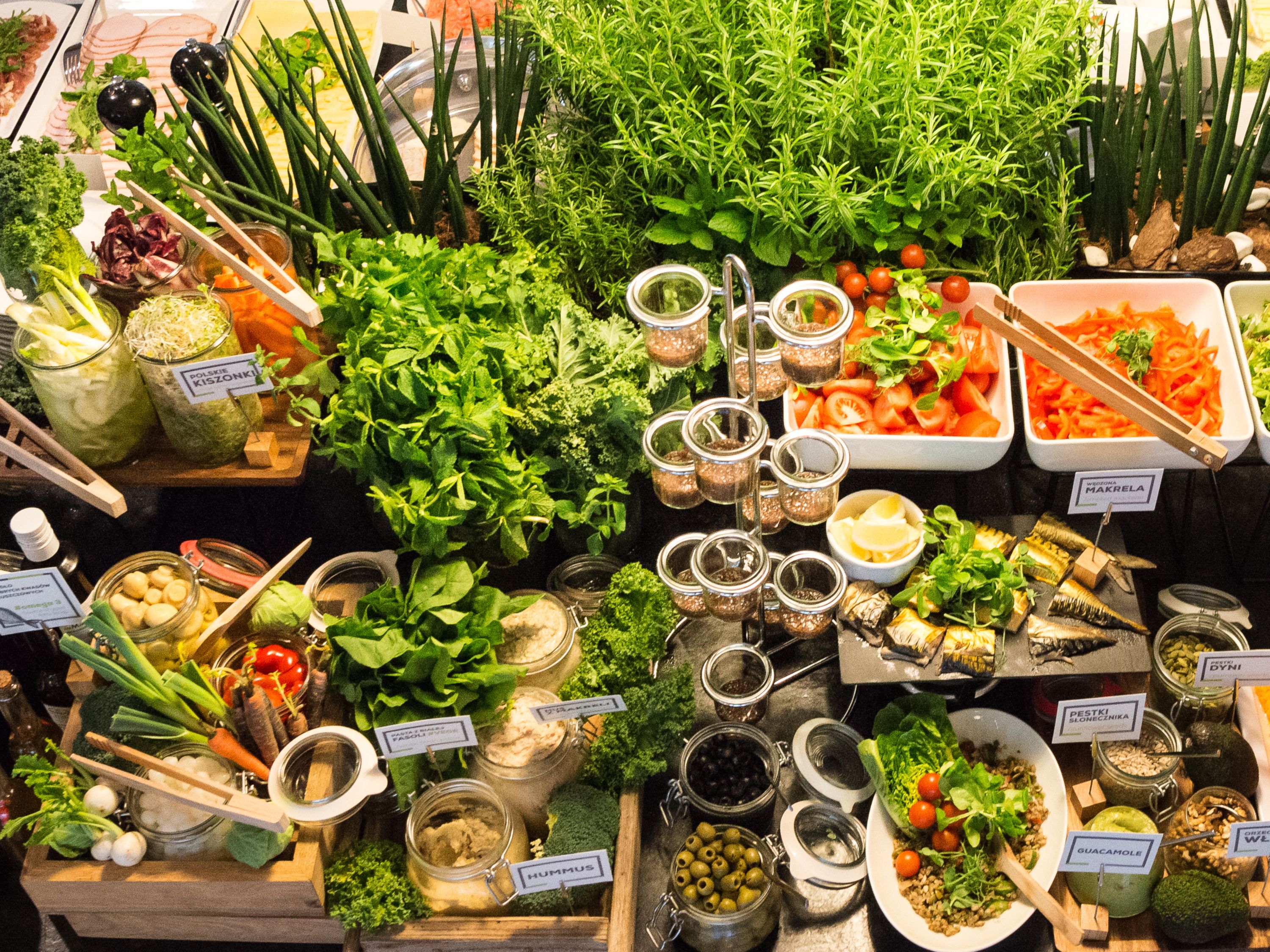 daily buffet breakfast (pln 90 per person)