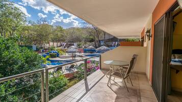 Standard Double Room, 1 King Bed, Non Smoking | Free WiFi