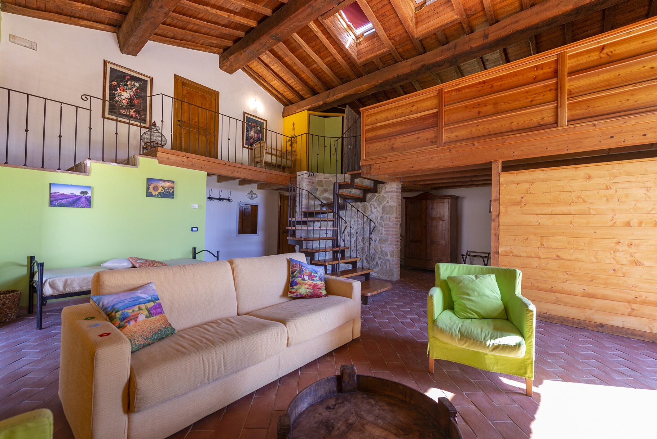 classic duplex, 2 bedrooms, non smoking, hill view | 1 bedroom, desk, blackout curtains, bed sheets