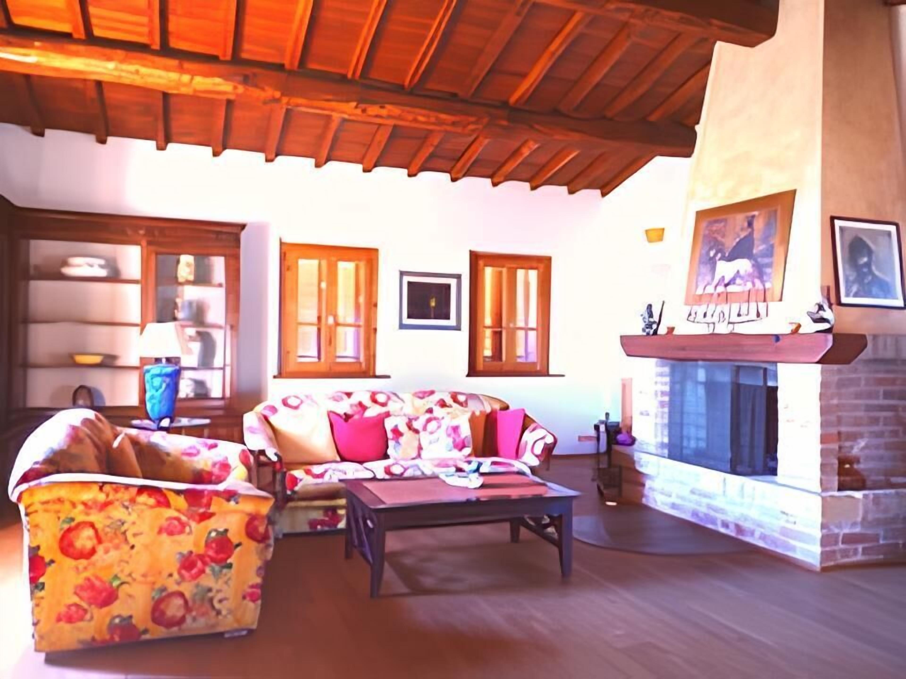 deluxe suite, hill view, garden area | living area | 32-inch lcd tv with satellite channels, tv, fireplace