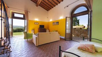 Classic Duplex, 2 Bedrooms, Non Smoking, Hill View | 1 bedroom, desk, blackout drapes, bed sheets