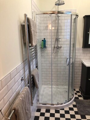 Luxury Studio, Ensuite (Luxury Studio Ensuite) | Bathroom - The Old Dispensary (Kinsale)