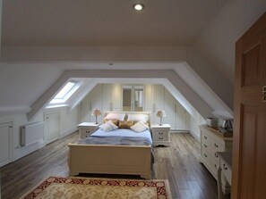 Deluxe Double Room, Ensuite (Room 5)